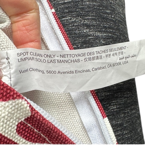 VUORI Lmt Edition Holiday 25 Strawberry Pouch. New with Tags - Picture 6 of 10